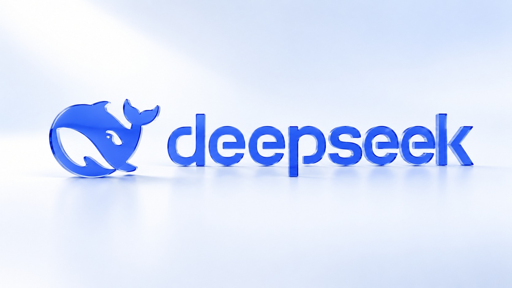 Blauer DeepSeek-Wal und Schriftzug deepseek als Glasrelief auf hellem eisblauem Grund; KI-generiertes redaktionelles Titelbild.
